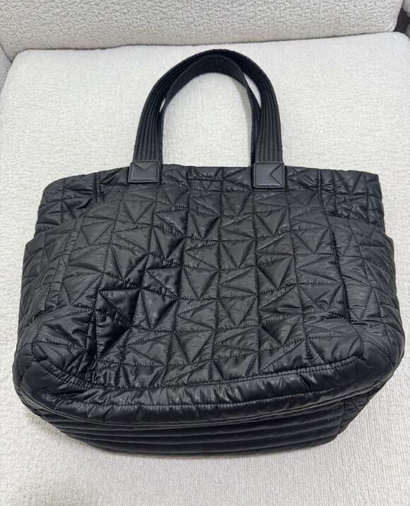 Michael Kors Handbags - Michael Kors Black Tote Bag Zip Top Silver HW Lined Inner Pockets Double Handles
